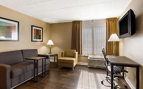 Quality Inn And Suites Milwaukee Airport